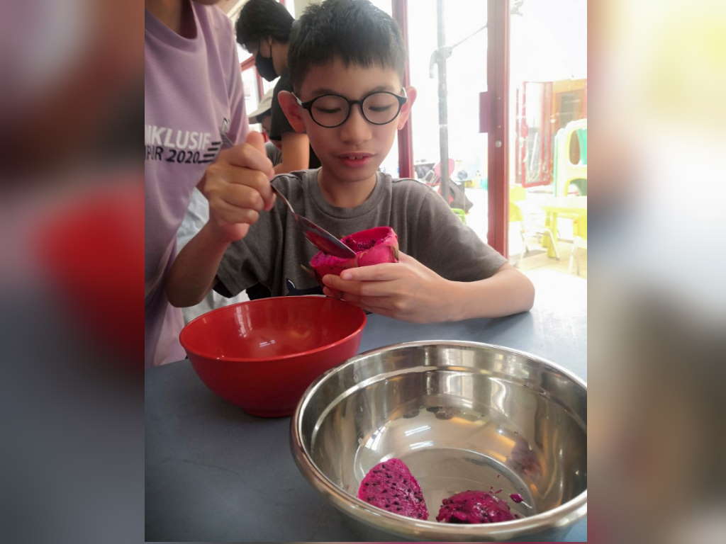 Making Mooncake in Breakthru Centre: An Observation from a Parent